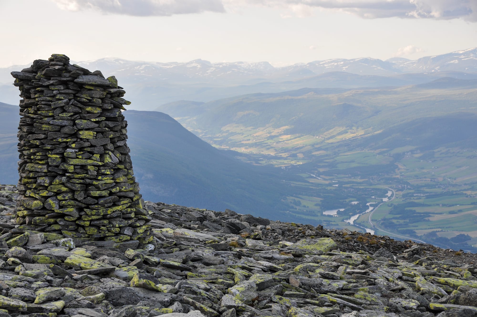 Vil ha ny sikteskive her - med utsikt mot 380 fjelltopper